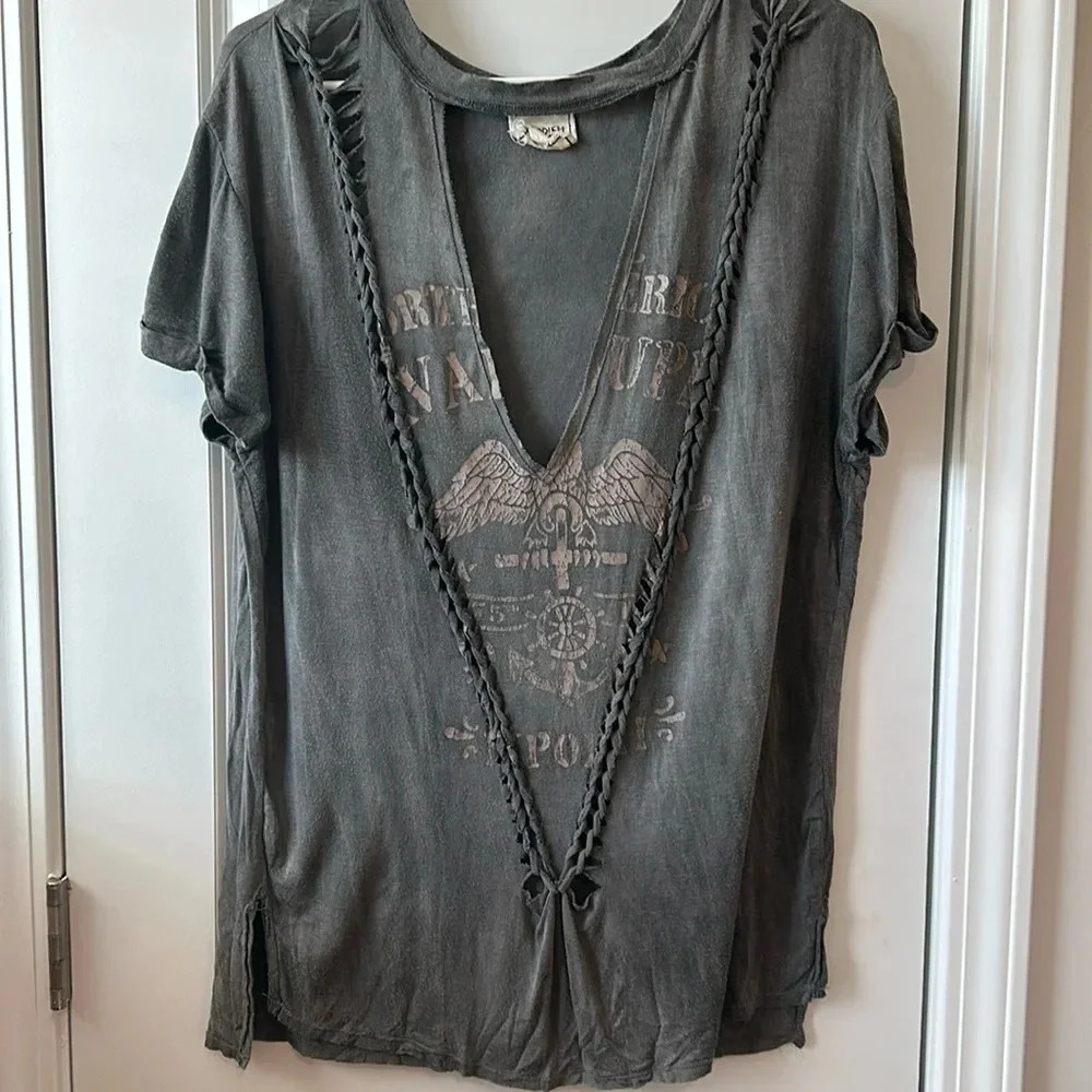 Women’s shredded T-shirt